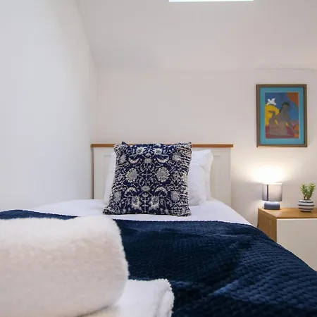 Fairways View - Spacious Apartment - Sleeps 6 - Lovely Views - By Rework Accommodation Hoylake Exterior photo