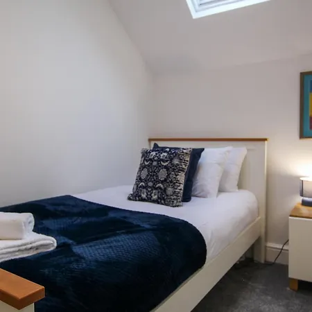 Fairways View - Spacious Apartment - Sleeps 6 - Lovely Views - By Rework Accommodation Hoylake Exterior photo