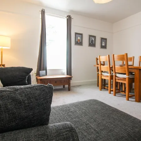 Fairways View - Spacious Apartment - Sleeps 6 - Lovely Views - By Rework Accommodation Hoylake Exterior photo