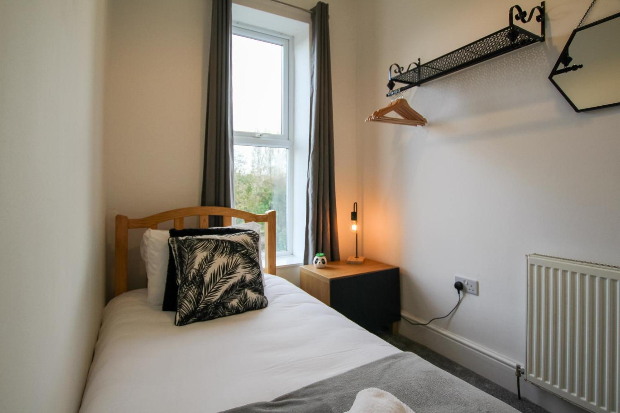 Fairways View - Spacious - Sleeps 6 - Lovely Views - By Rework Apartment Hoylake