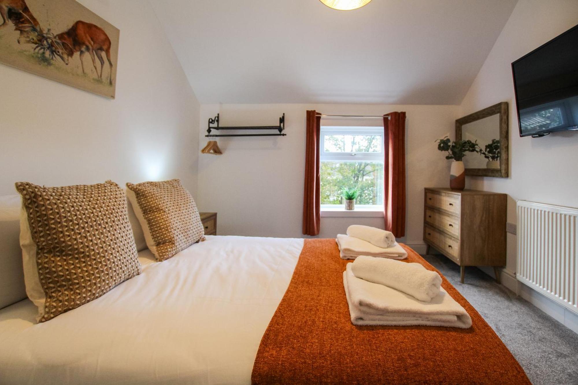 Fairways View - Spacious - Sleeps 6 - Lovely Views - By Rework Apartment *