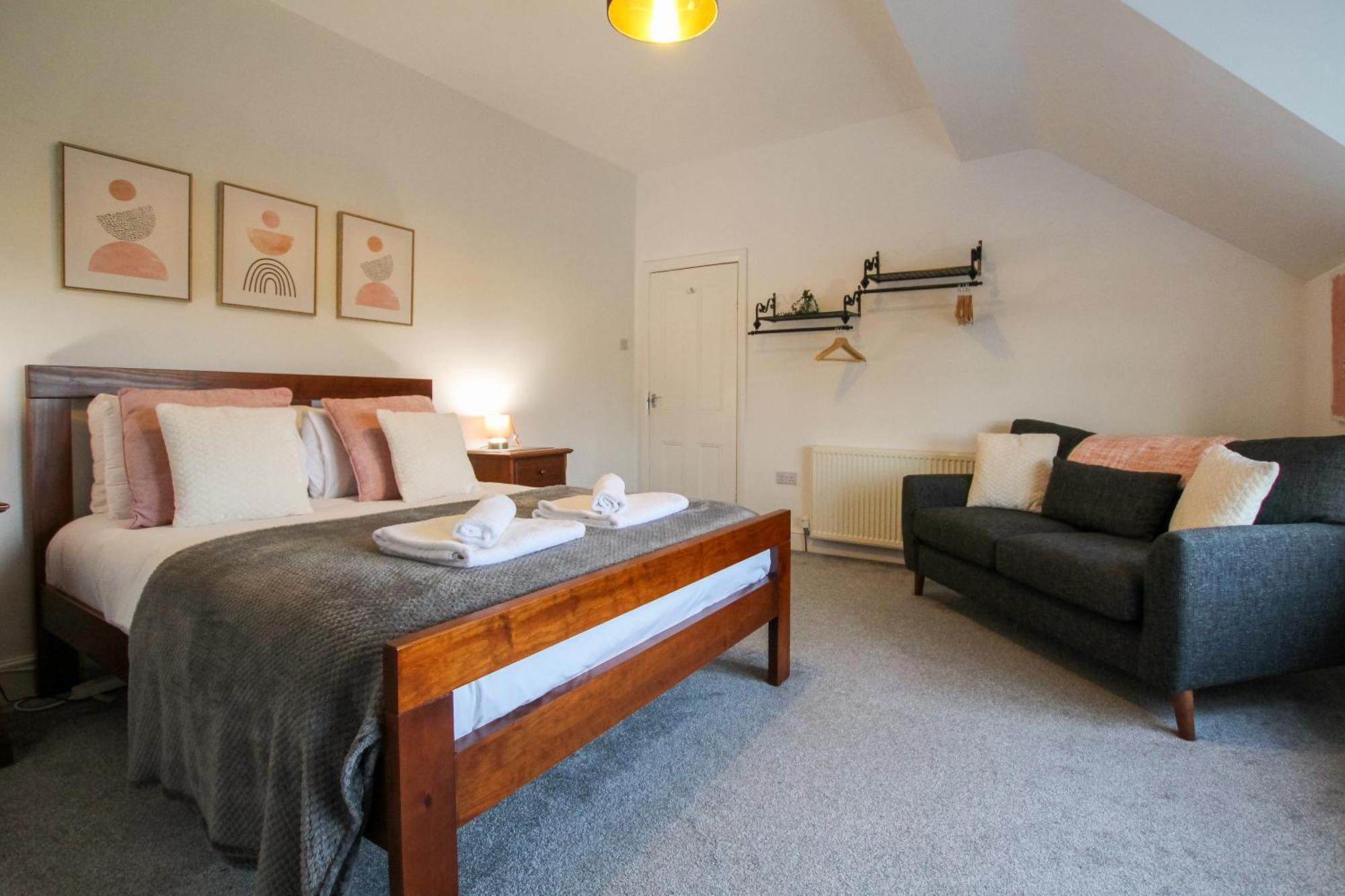 Apartment Fairways View - Spacious - Sleeps 6 - Lovely Views - By Rework