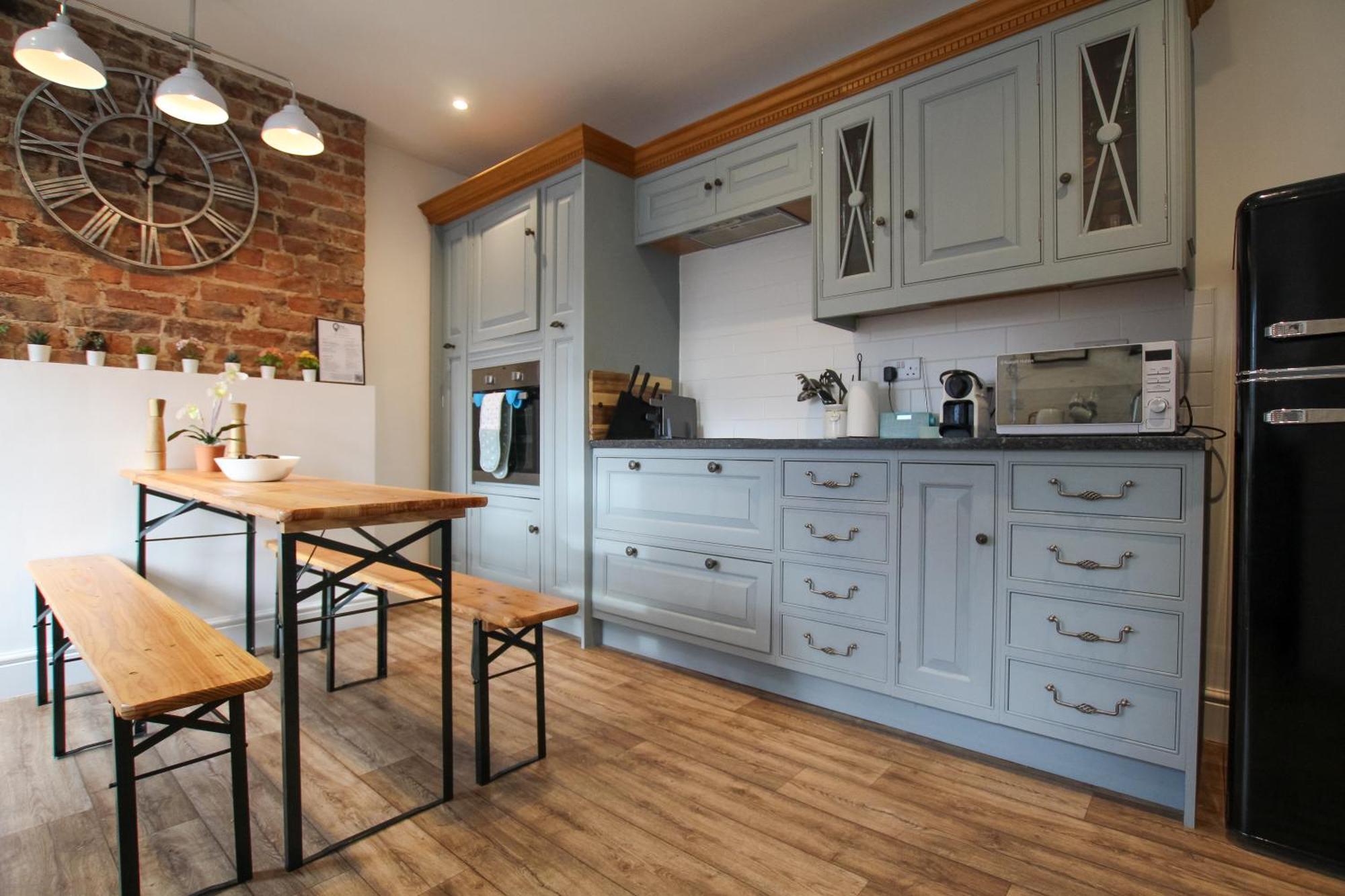 Fairways View - Spacious - Sleeps 6 - Lovely Views - By Rework * Hoylake