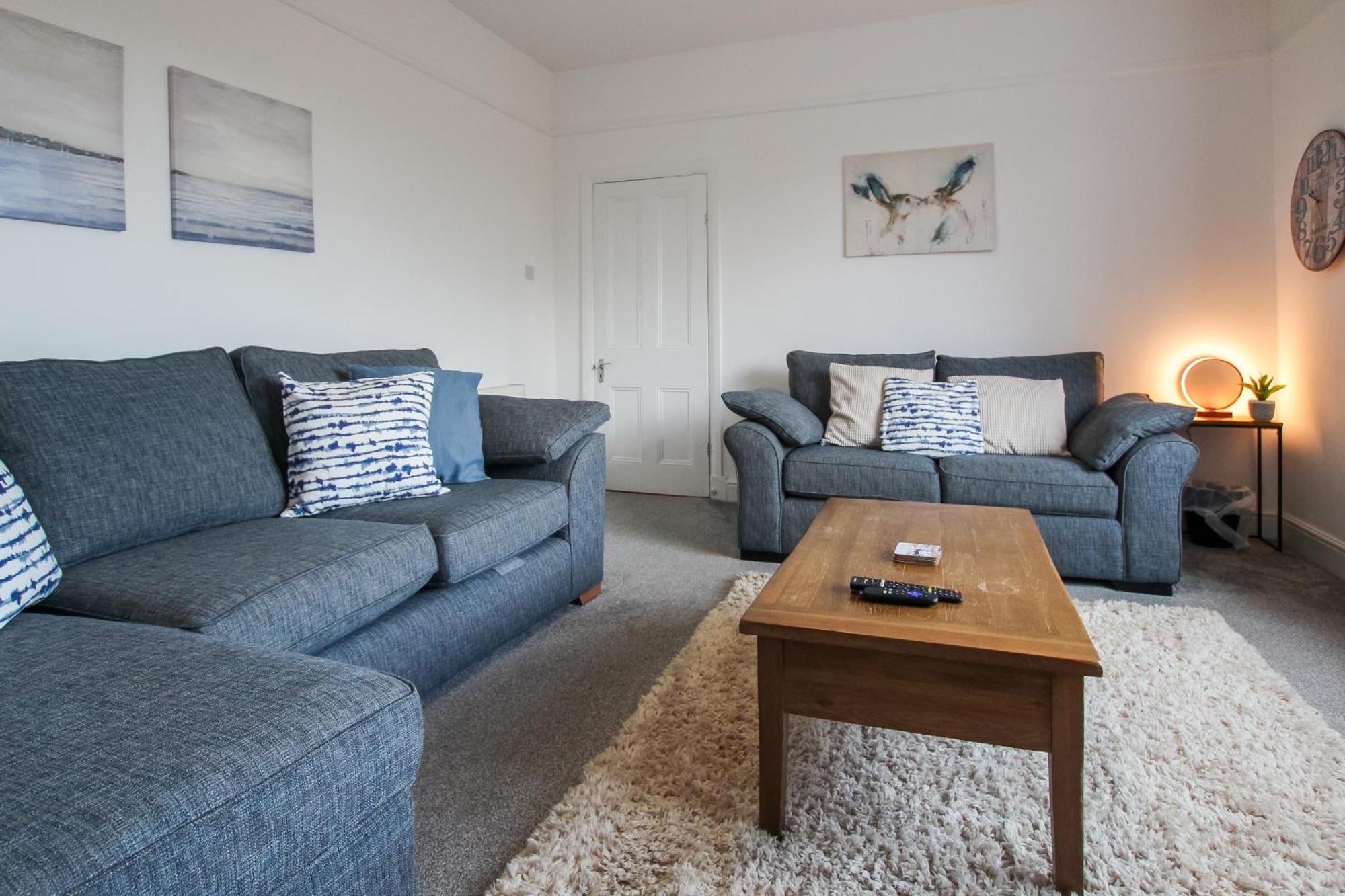 Fairways View - Spacious - Sleeps 6 - Lovely Views - By Rework Hoylake